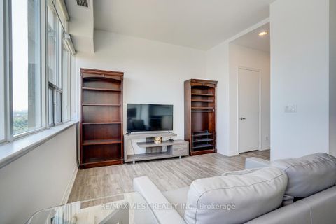 Photo 14 at 1001 - 797 Don Mills Road, Flemingdon Park, Toronto