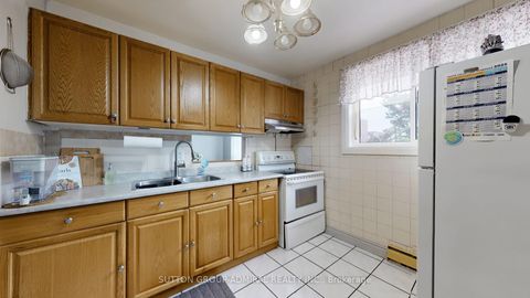Photo 7 at 812 - 22 Tandridge Crescent, Old Rexdale, Toronto