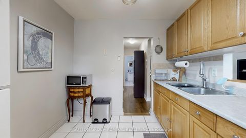 Photo 8 at 812 - 22 Tandridge Crescent, Old Rexdale, Toronto