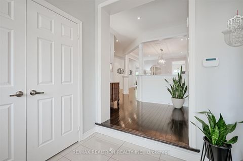 Photo 2 at 27 Ironbark Court, Patterson, Vaughan