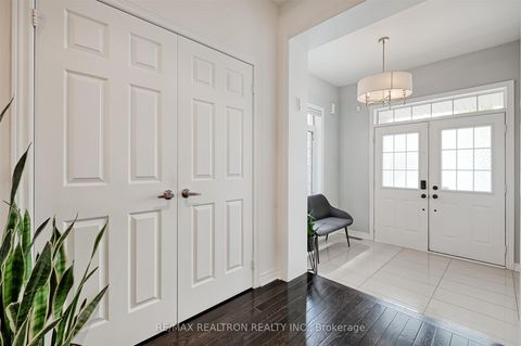 Photo 3 at 27 Ironbark Court, Patterson, Vaughan