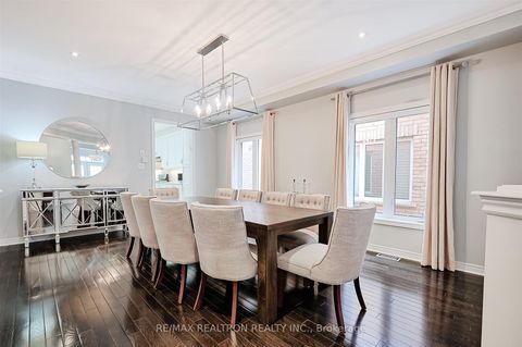 Photo 4 at 27 Ironbark Court, Patterson, Vaughan