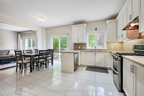 Photo 10 at 27 Ironbark Court, Patterson, Vaughan