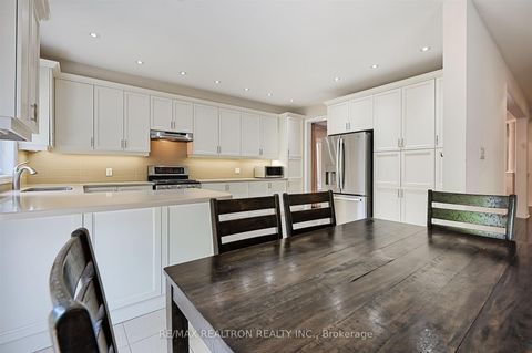 Photo 12 at 27 Ironbark Court, Patterson, Vaughan