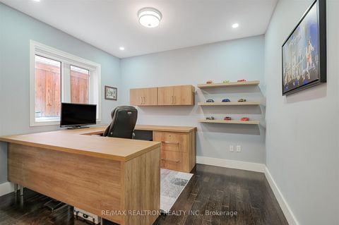 Photo 13 at 27 Ironbark Court, Patterson, Vaughan