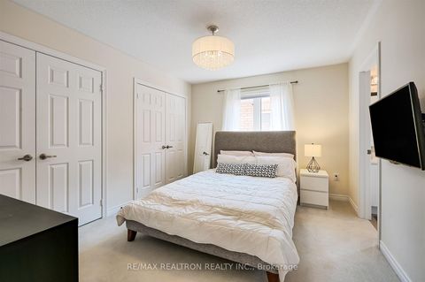 Photo 23 at 27 Ironbark Court, Patterson, Vaughan
