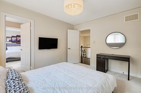 Photo 24 at 27 Ironbark Court, Patterson, Vaughan