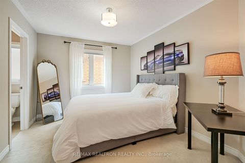 Photo 25 at 27 Ironbark Court, Patterson, Vaughan