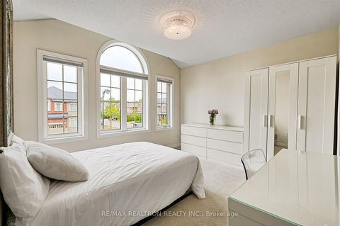 Photo 26 at 27 Ironbark Court, Patterson, Vaughan