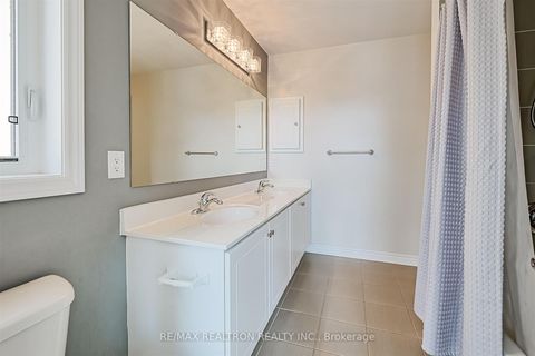 Photo 28 at 27 Ironbark Court, Patterson, Vaughan