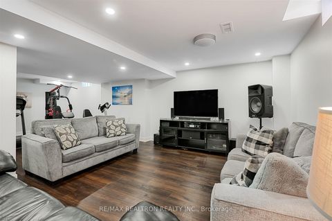 Photo 32 at 27 Ironbark Court, Patterson, Vaughan