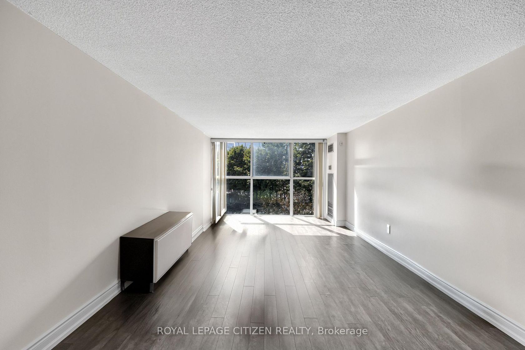 301 - 4205 Shipp Drive, City Centre, Mississauga by Loree Meneguzzi Real Estate 301 - 4205 Shipp Drive, City Centre, Mississauga