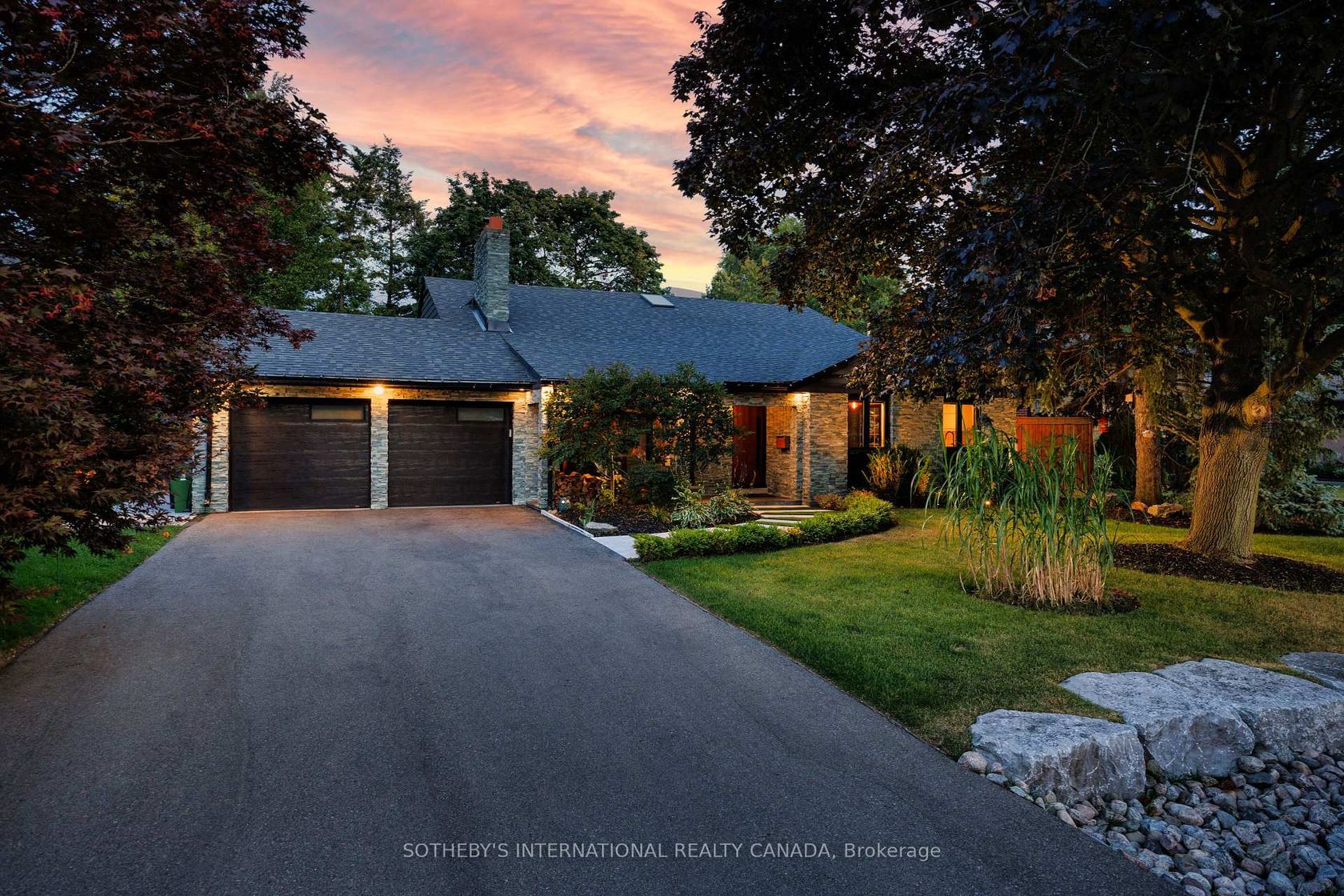 15 Ravensbourne Crescent, Rosethorn, Toronto by Loree Meneguzzi Real Estate 15 Ravensbourne Crescent, Rosethorn, Toronto