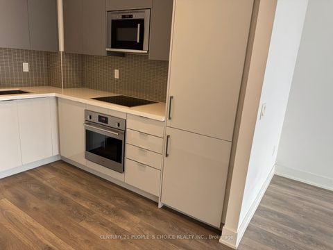 Photo 13 at 526 - 2908 Highway 7 Road, Concord, Vaughan