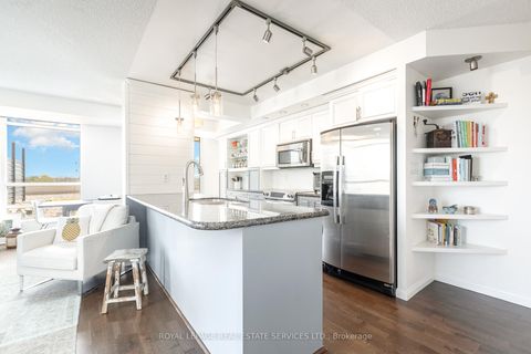 Photo 1 at 707 - 900 Mount Pleasant Road, Mount Pleasant West, Toronto
