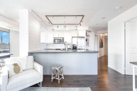 Photo 2 at 707 - 900 Mount Pleasant Road, Mount Pleasant West, Toronto