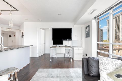 Photo 3 at 707 - 900 Mount Pleasant Road, Mount Pleasant West, Toronto