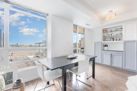 Photo 4 at 707 - 900 Mount Pleasant Road, Mount Pleasant West, Toronto