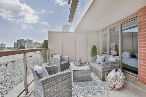 Photo 12 at 707 - 900 Mount Pleasant Road, Mount Pleasant West, Toronto
