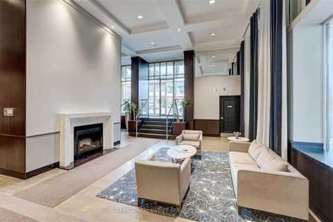 Photo 15 at 707 - 900 Mount Pleasant Road, Mount Pleasant West, Toronto