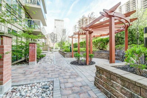 Photo 22 at 707 - 900 Mount Pleasant Road, Mount Pleasant West, Toronto