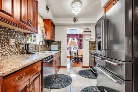 Photo 14 at 15 Cog Hill Drive, Glen Shields, Vaughan