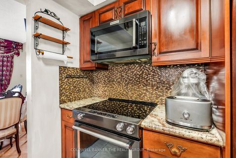 Photo 16 at 15 Cog Hill Drive, Glen Shields, Vaughan