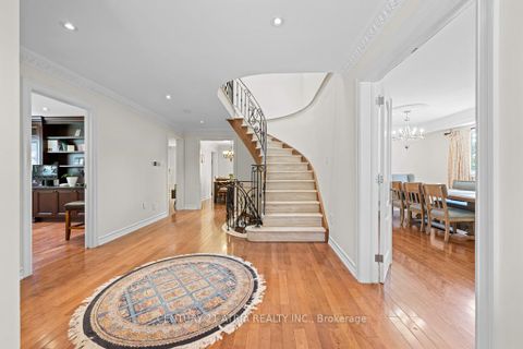Photo 3 at 33 Autumn Way, Aurora Heights, Aurora