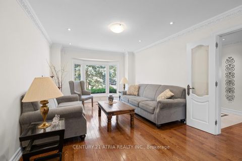 Photo 7 at 33 Autumn Way, Aurora Heights, Aurora
