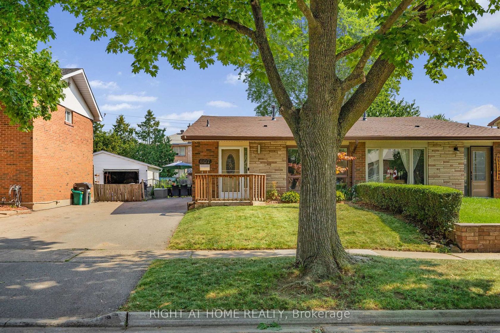 607 Turner Drive, Shoreacres, Burlington 