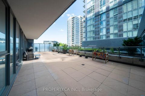 Photo 3 at 216W - 10 Gatineau Drive, Beverley Glen, Vaughan