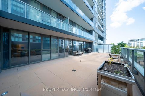 Photo 4 at 216W - 10 Gatineau Drive, Beverley Glen, Vaughan