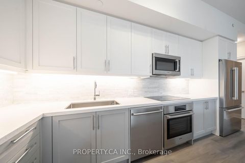 Photo 11 at 216W - 10 Gatineau Drive, Beverley Glen, Vaughan