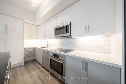 Photo 12 at 216W - 10 Gatineau Drive, Beverley Glen, Vaughan