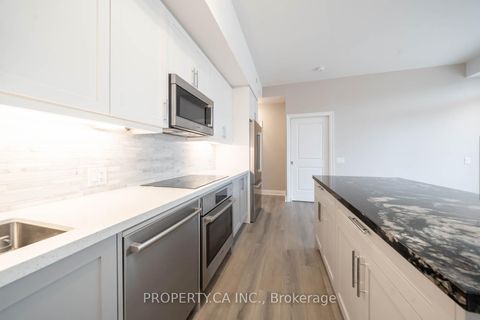 Photo 13 at 216W - 10 Gatineau Drive, Beverley Glen, Vaughan
