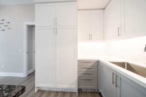 Photo 15 at 216W - 10 Gatineau Drive, Beverley Glen, Vaughan