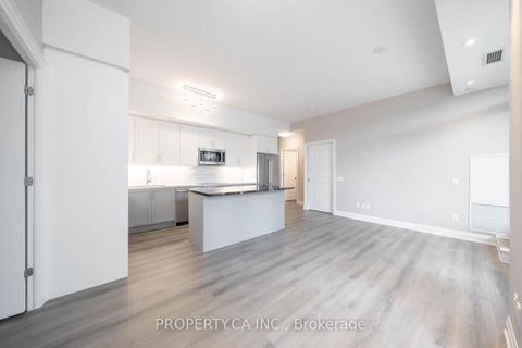 Photo 18 at 216W - 10 Gatineau Drive, Beverley Glen, Vaughan
