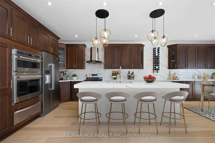 Photo 5 at 162 Bathurst Glen Drive, Patterson, Vaughan