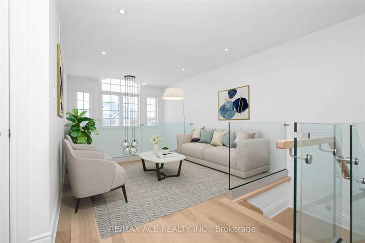 Photo 8 at 162 Bathurst Glen Drive, Patterson, Vaughan