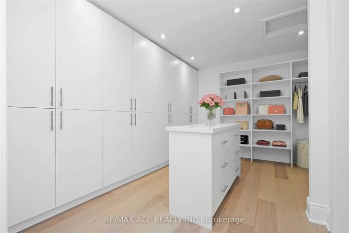 Photo 12 at 162 Bathurst Glen Drive, Patterson, Vaughan