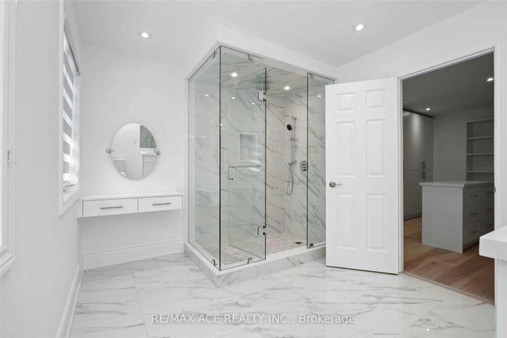 Photo 14 at 162 Bathurst Glen Drive, Patterson, Vaughan