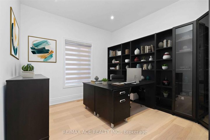 Photo 15 at 162 Bathurst Glen Drive, Patterson, Vaughan