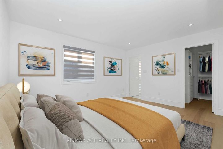 Photo 17 at 162 Bathurst Glen Drive, Patterson, Vaughan