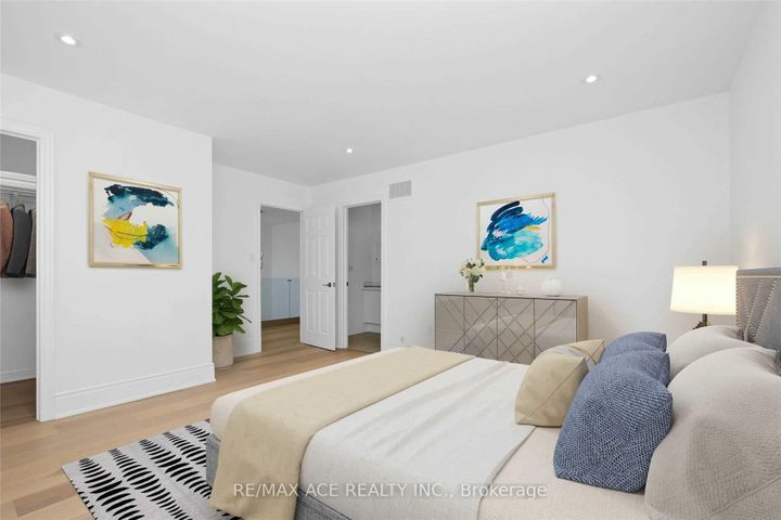 Photo 21 at 162 Bathurst Glen Drive, Patterson, Vaughan