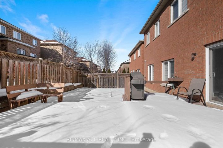 Photo 23 at 162 Bathurst Glen Drive, Patterson, Vaughan
