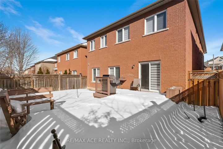Photo 24 at 162 Bathurst Glen Drive, Patterson, Vaughan
