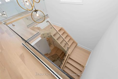 Photo 9 at 162 Bathurst Glen Drive, Patterson, Vaughan
