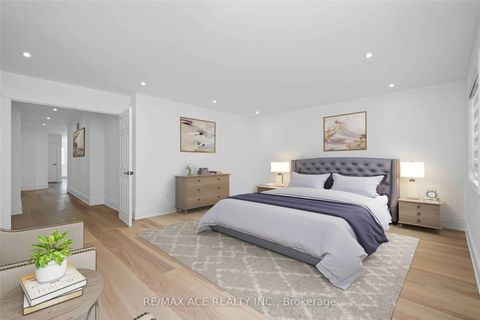 Photo 10 at 162 Bathurst Glen Drive, Patterson, Vaughan