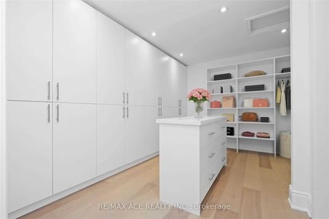 Photo 12 at 162 Bathurst Glen Drive, Patterson, Vaughan