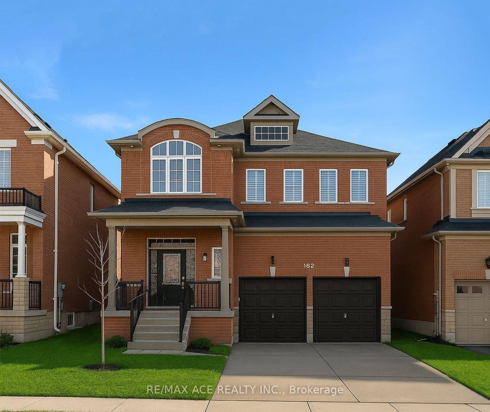 162 Bathurst Glen Drive, Patterson, Vaughan 